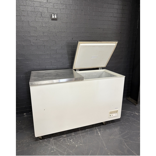 Pre-Owned FED BD598F - Chest Freezer with Stainless Steel Top 1600mm