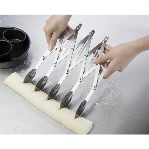 Vogue 5 Wheel Dough Cutter 55mm - CS850