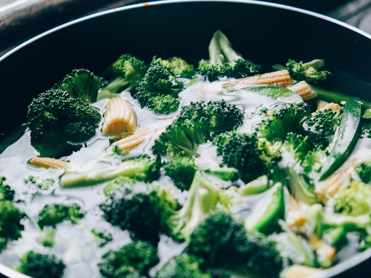 Broccoli soup cooked in a non-stick Teflon pan.