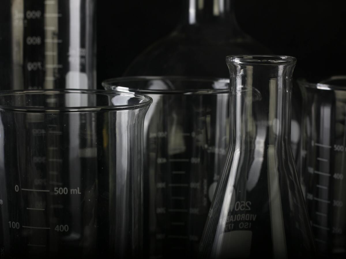 Image of laboratory glassware that helps answer the question - are non stick pans toxic?